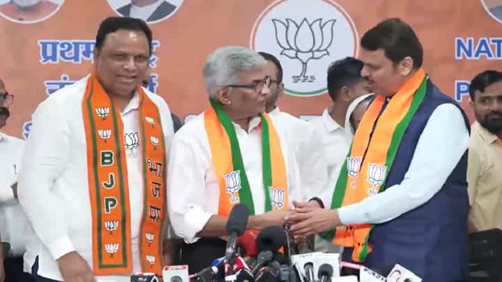 मुंबईत काँग्रेसला मोठा धक्का, 'या' बड्या नेत्याचा भाजपात प्रवेश मुंबईत काँग्रेसला मोठा धक्का, 'या' बड्या नेत्याचा भाजपात प्रवेश