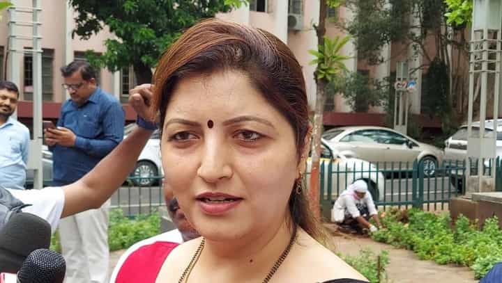 जयश्री थोरात यांच्यावरील वक्तव्याची महिला आयोगाकडून दखल, गुन्हा दाखल जयश्री थोरात यांच्यावरील वक्तव्याची महिला आयोगाकडून दखल, गुन्हा दाखल