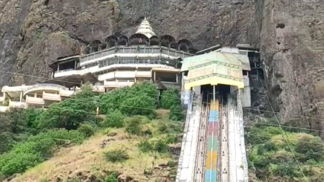 महाराष्ट्राची कुलस्वामिनी श्री तुळजाभवानीचा शारदीय नवरात्रोत्सव उद्यापासून सुरू होत आहे, त्या पार्श्वभूमीवर तुळजाभवानी मंदिर संस्थानने भाविकांचा वाढता ओघ पाहता मंदिर 22 तास खुले ठेवण्याचा निर्णय घेतला आहे. नवरात्रोत्सव कालावधीत भाविकांसाठी मध्यरात्री 1 ते रात्री अकरापर्यंत मंदिर उघडे ठेवण्यात येईल. 