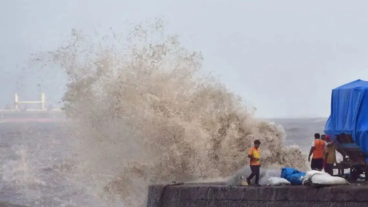 हवामान विभागानं दिलेल्या माहितीनुसार दक्षिण -पश्चिम बंगालाच्या खाडीवर तयार झालेलं कमी दाबाचं क्षेत्र उत्तर -पश्चिमेकडे सरकण्याची शक्यता आहे. त्यामुळे या चक्रीवादळाचा सर्वाधिक प्रभाव हा तामिळनाडूच्या किनारपट्टी भागांमध्ये तसेच कराईकल आणि महाबलीपूरमदरम्यान जाणवण्याची शक्यता आहे.  