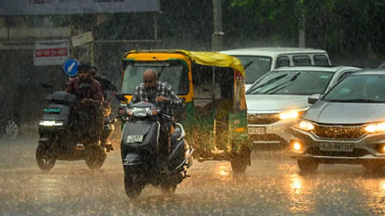 दरम्यान महाराष्ट्रात या चक्रीवादळाचा विशेष असा काही परिणाम जाणवणार नसून, किनारी भागांमध्ये हलक्या स्वरुपाचा पाऊस पडण्याची शक्यात आहे.      