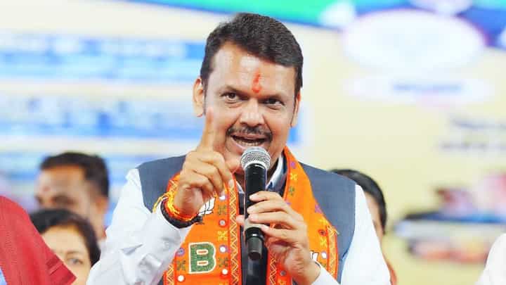 Devendra Fadnavis : '...म्हणून राष्ट्रपती राजवट लागली', शरद पवारांचं नाव घेत देवेंद्र फडणवीसांचा गौप्यस्फोट Devendra Fadnavis : '...म्हणून राष्ट्रपती राजवट लागली', शरद पवारांचं नाव घेत देवेंद्र फडणवीसांचा गौप्यस्फोट
