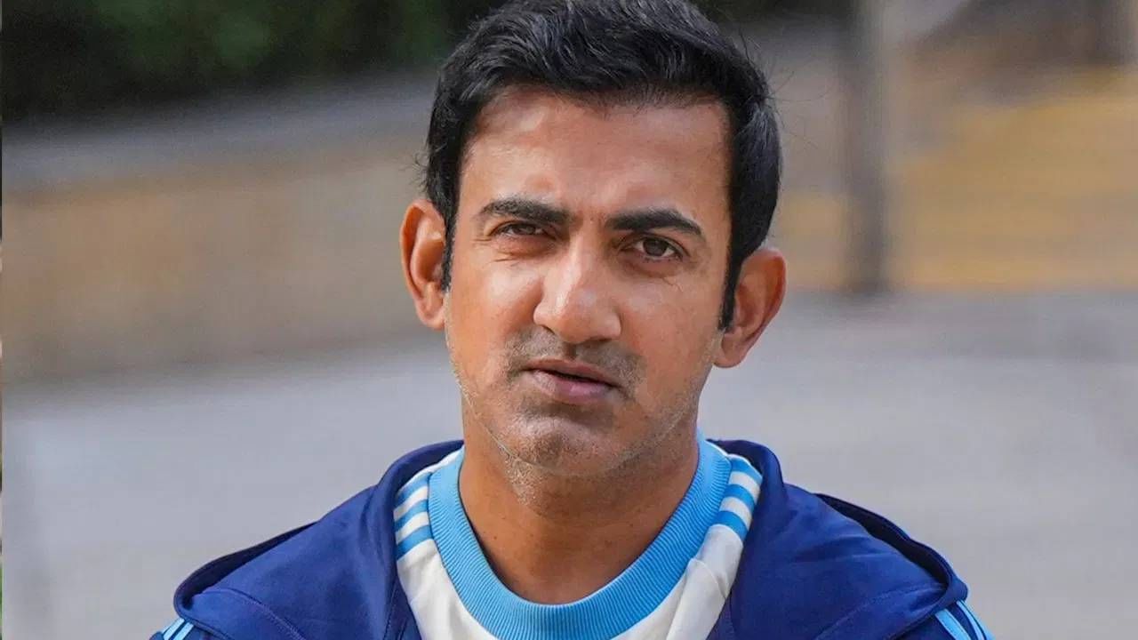 Gautam Gambhir :  गौतम गंभीर भारतात परत येतोय, पर्थ टेस्ट जिंकल्यानंतर अचानक काय घडलं?