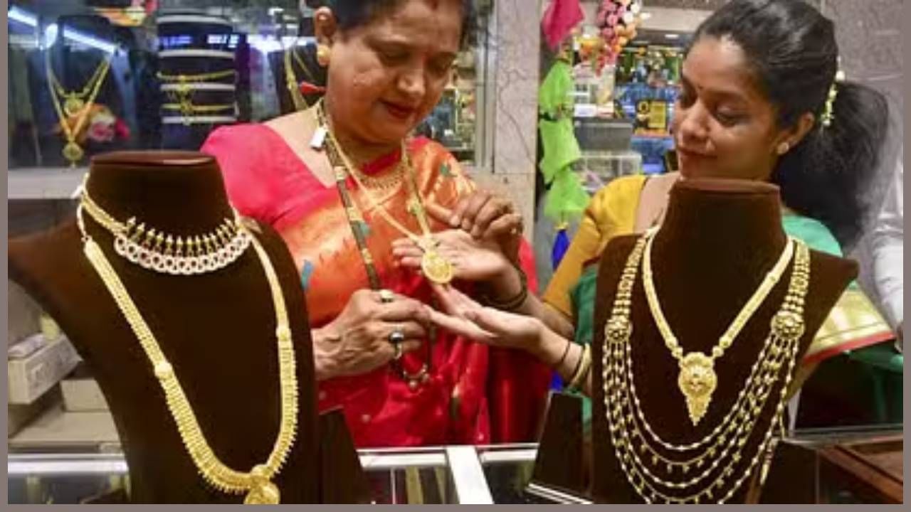 Gold Silver Rate Today 19 November 2024 : सोन्याची उसळी, चांदीची घसरगुंडी, आता काय आहेत भाव तरी?