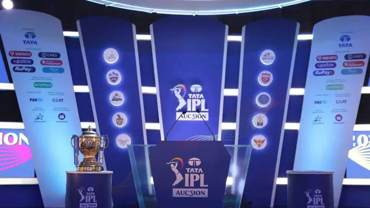 आयपीएल 2025 मेगा लिलावाची तयारी सुरु झाली आहे. खेळाडूंची नाव नोंदणी प्रक्रिया पार पडली आहे. आता 24 आणि 25 नोव्हेंबर अशा दोन दिवसात खेळाडूंच्या भविष्याचा फैसला होणार आहे. लिलाव प्रक्रियेत एकूण 1574 खेळाडूंनी भाग घेतला आहे.
