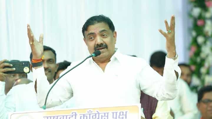Jayant Patil : 'कोणाला तिकडे जायचं असेल तर त्यांनी...', शरद पवार गटाच्या बैठकीत जयंत पाटील आक्रमक? Jayant Patil : 'कोणाला तिकडे जायचं असेल तर त्यांनी...', शरद पवार गटाच्या बैठकीत जयंत पाटील आक्रमक?