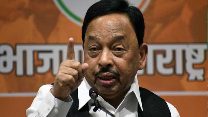 Narayan Rane : '...तर तुझ्या घरालाच टाळं ठोकू', नारायण राणेंनी ठाकरे गटाच्या नेत्याला भरला सज्जड दम Narayan Rane : '...तर तुझ्या घरालाच टाळं ठोकू', नारायण राणेंनी ठाकरे गटाच्या नेत्याला भरला सज्जड दम