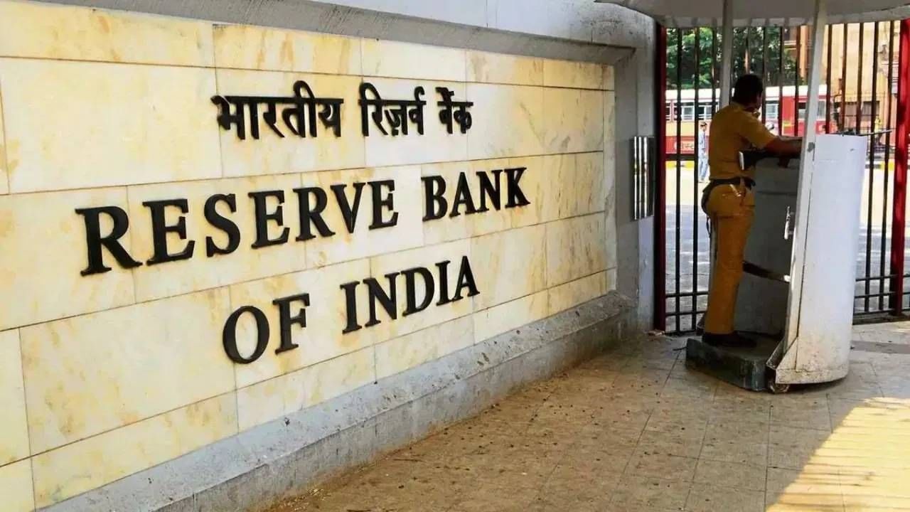 Government Jobs : RBI बँकेत डेप्युटी गव्हर्नर पदासाठी भरती, प्रत्येक महिन्याला 2.25 लाख पगार