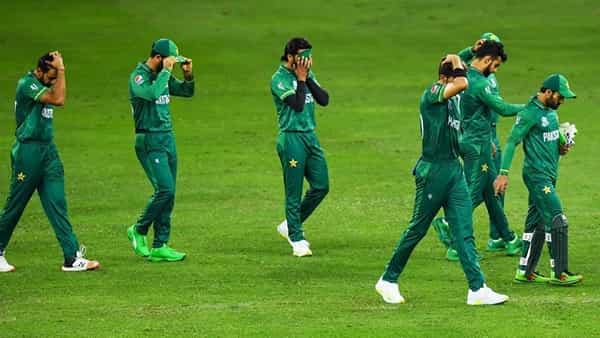 ऑस्ट्रेलियाने पाकिस्तानविरुद्धची टी20 मालिका 3-0 ने गमावली आहे. व्हाईटवॉशसह पाकिस्तानने 2024 या वर्षात नकोसा विक्रम रचला आहे. 2024 या वर्षात सर्वाधिक सामने गमवणाऱ्या संघाच्या यादीत अव्वल स्थान पटकावलं आहे.