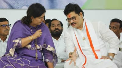 Maharashtra Vidhan Sabha Election Results 2024 : परळीत घड्याळाचा गजर? शरद पवार यांचं टायमिंग चुकणार? काय सांगतो कल