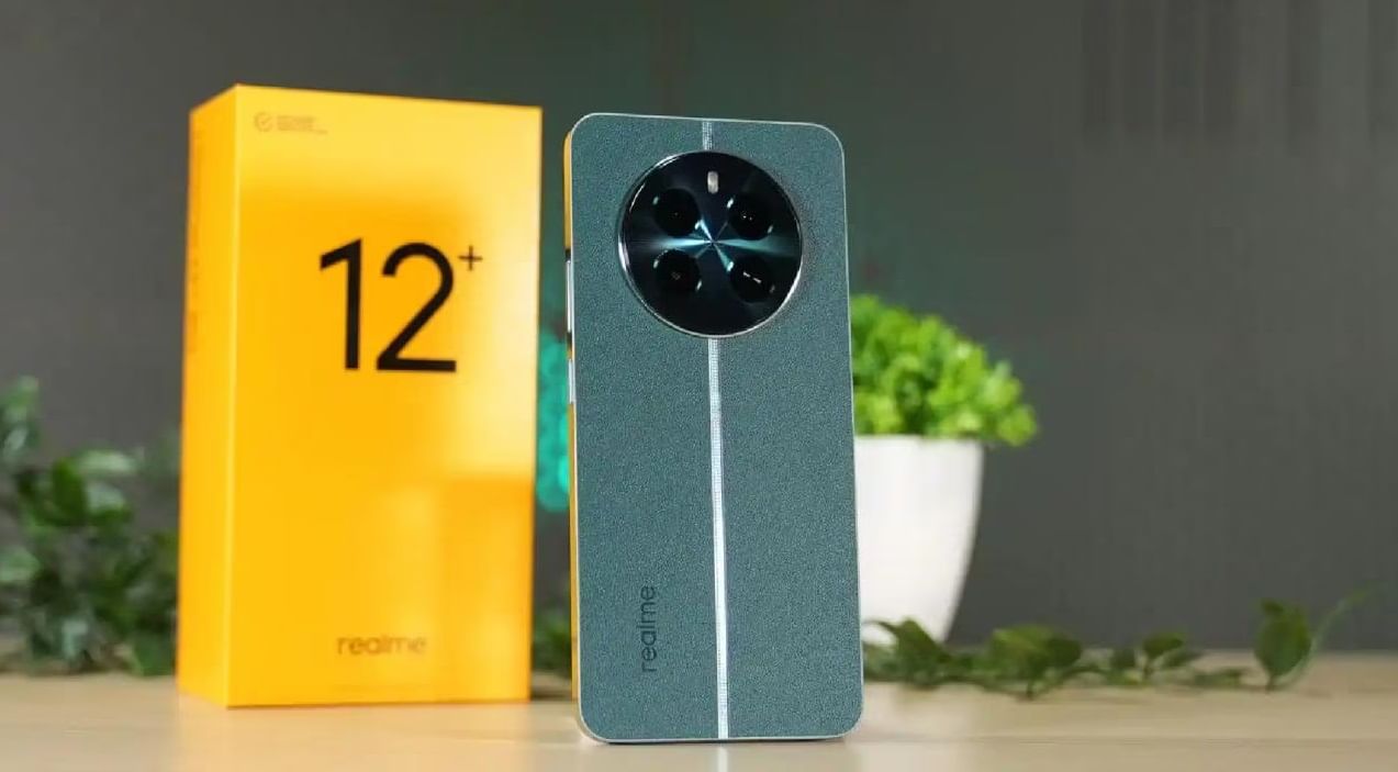 4.Realme 12 5G - हा कमी बजेटचा चांगला फोन आहे. Amazonवर याची किंमत 13,999 रुपये आहे. यात एंड्रॉइड 14 आहे. 8GB RAM आणि 128 GB आणि 256 GM असे दोन स्टोरेज ऑप्शन आहेत. या फोनमध्ये 108 MP चा 3X झूमवाला पोट्रेट  रियर कॅमेरा दिलेला आहे. 45W ची सुपरवूक चार्जिंग सपोर्ट आहे.