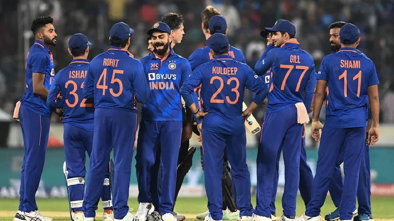 Team India : चॅम्पियन्स ट्रॉफीसाठी नवी जर्सी लाँच, टीम इंडिया पाकिस्तानात जाणार की नाही?