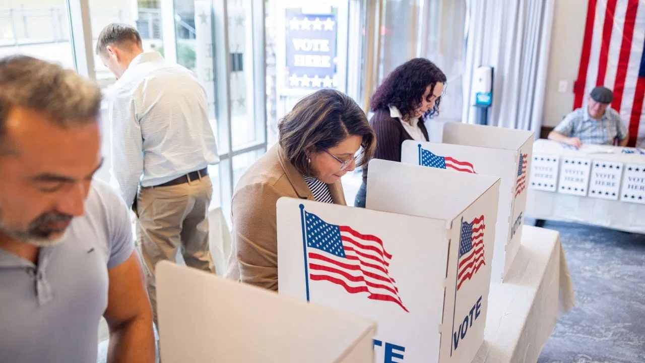 US Election 2024 : EVM की बॅलेट, अमेरिकेत कसं होतं मतदान? मतमोजणीला किती दिवस लागतात?