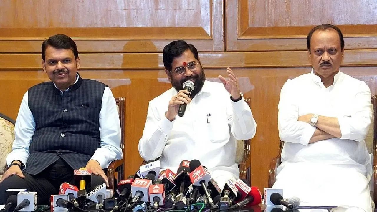Maharashtra Assembly Election Results : राज्यात पुन्हा एकदा महायुतीचं सरकार; मंत्रिमंडळाचा शपथविधी कधी? समोर आली मोठी अपडेट Maharashtra Assembly Election Results : राज्यात पुन्हा एकदा महायुतीचं सरकार; मंत्रिमंडळाचा शपथविधी कधी? समोर आली मोठी अपडेट
