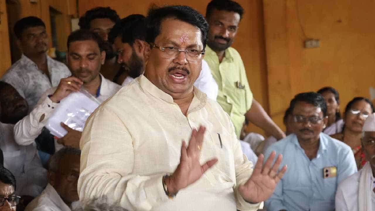 Vijay Wadettiwar : पटोले अन् राऊतांचं नाव घेत वडेट्टीवारांचा गंभीर आरोप, 'मविआ'ला फटका बसण्याचं सांगितलं कारण