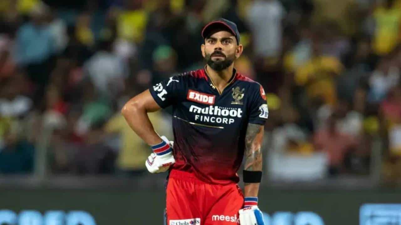 आयपीएलचं 17 पर्व पार पडली असून 18 व्या पर्वासाठी सर्वच संघ सज्ज झाले आहेत. आरसीबी आपल्या पहिल्या जेतेपदासाठी या पर्वात प्रयत्न करणार आहे. आरसीबी यंदा तरी जेतेपद मिळवेल का? याची उत्सुकता क्रीडाप्रेमींना आहे. असं असताना विराट कोहलीही पहिल्या जेतेपदासाठी सज्ज झाला आहे.