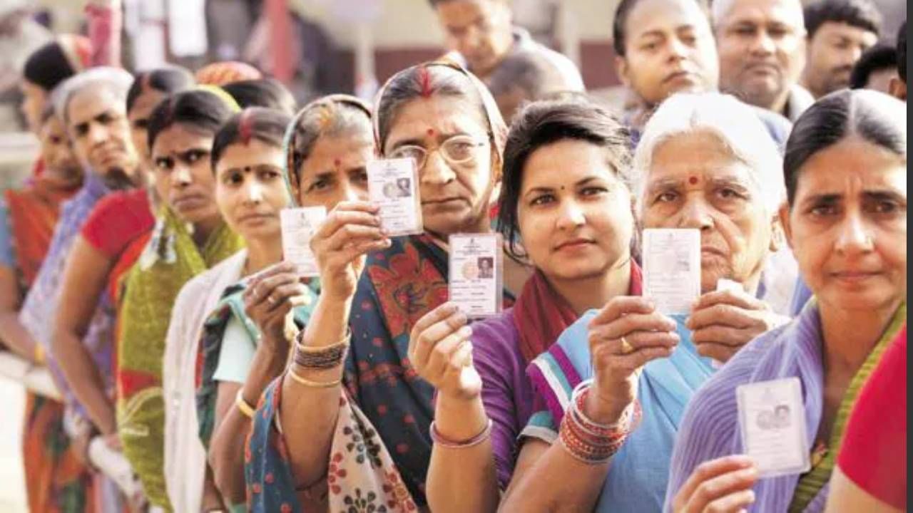 Voter ID विसरलात? चिंता कशाला करता, या ओळखपत्रांआधारे करा की मतदान, कोणी नाही थांबवणार