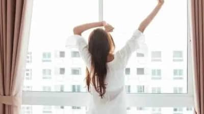 सकाळी सकाळी या गोष्टी करा... तुमच्या आयुष्यात काय बदल होतात ते पाहा