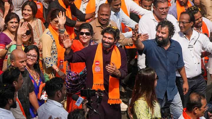 Mahim Election Result 2024 : माहिम मतदारसंघातील तिरंगी लढतीत आमित ठाकरे आघाडीवर, बाजी मारणार? Mahim Election Result 2024 : माहिम मतदारसंघातील तिरंगी लढतीत आमित ठाकरे आघाडीवर, बाजी मारणार?