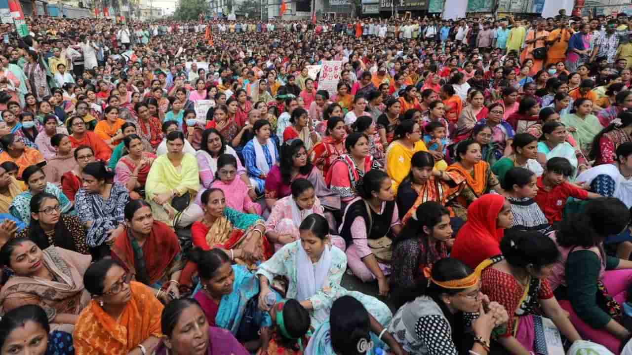 यूनुस सरकारला हिंदूंचे संरक्षण करण्यात अपयश, बांगलादेशातील रस्त्यांवर उतरले भगवे वादळ