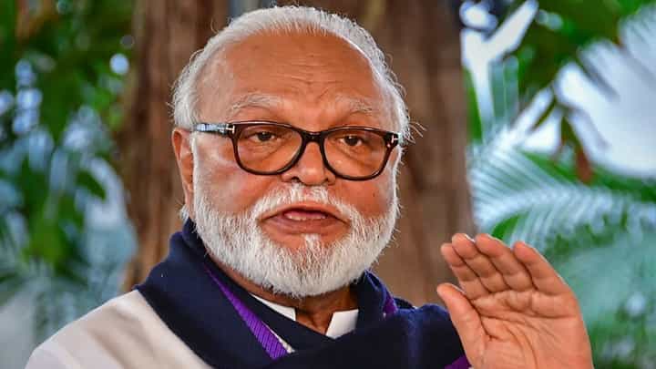 Chhagan Bhujbal : '... म्हणून देवेंद्र फडणवीस यांना टार्गेट केलं जातंय', नाव न घेता छगन भुजबळांचा जरांगेंवर निशाणा Chhagan Bhujbal : '... म्हणून देवेंद्र फडणवीस यांना टार्गेट केलं जातंय', नाव न घेता छगन भुजबळांचा जरांगेंवर निशाणा