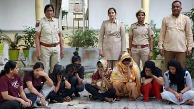 गुप्त खोलीत 8 मुली आणि फक्त एक मुलगा, आतमध्ये लाज आणणारा प्रकार, पोलिसांच्या धाडीत धक्कादायक खुलासा