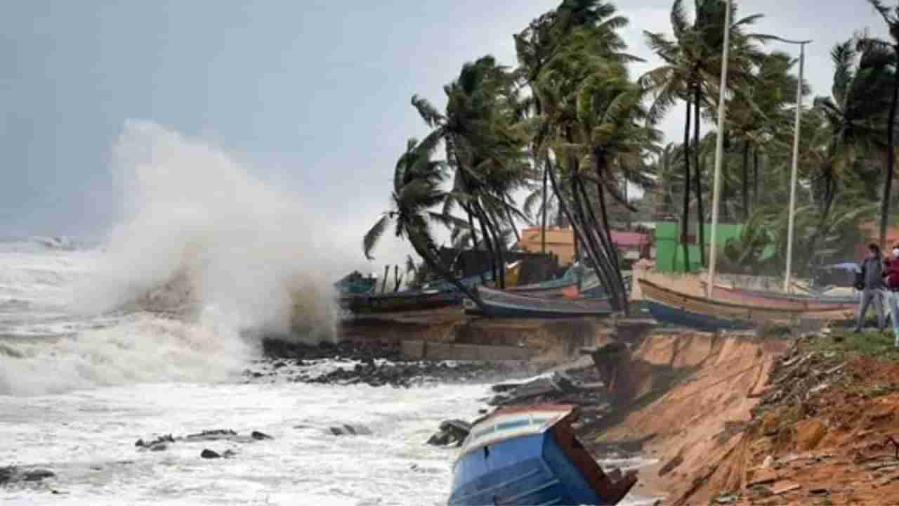 Cyclone Fengal Alert : फेंगल चक्रीवादळामुळे महाभयंकर दाणादाण उडणार, अतिवृष्टी, डोंगरावर बर्फवृष्टी होणार; हवामान खात्याचा अलर्ट