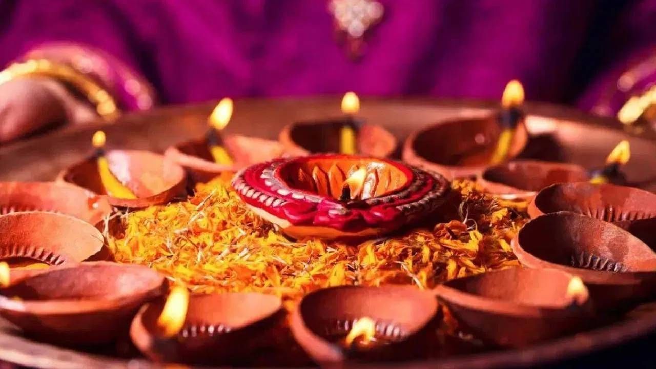 Diwali 2024 : आज 'या' राज्यांत साजरी होणार दिवाळी, पूजेसाठी किती मिनिटं मुहूर्त.?