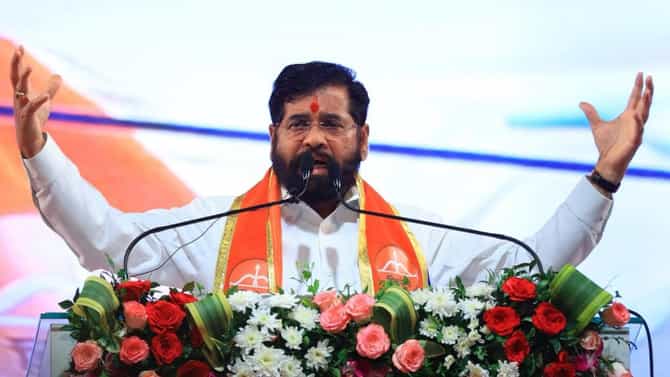 फटाके एवढे वाजवा की त्याचा आवाज बांद्रापर्यंत पोहोचवा, रत्नागिरीमध्ये मुख्यमंत्र्यांची तुफान फटकेबाजी