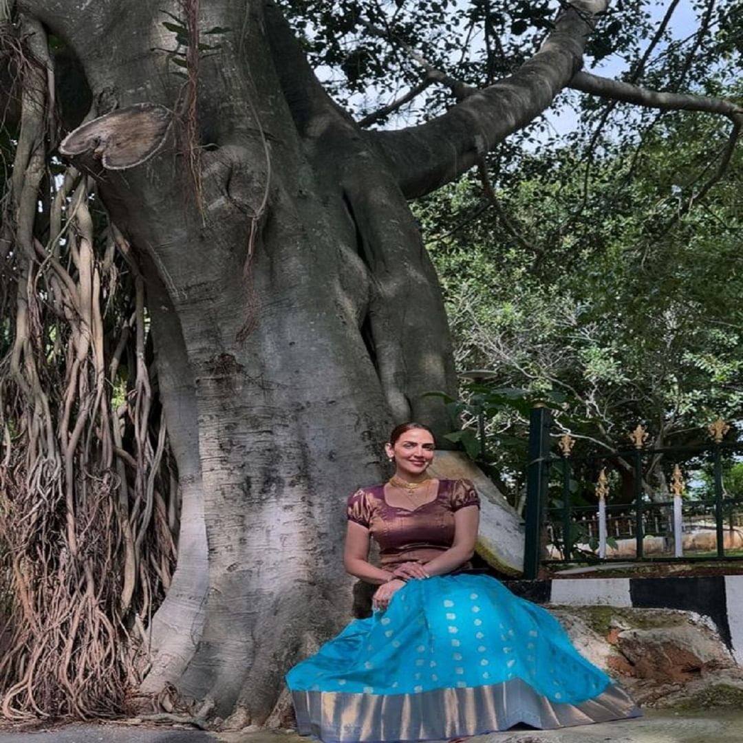 अभिनेत्री हेमा मालिनी आणि धर्मेंद्र यांची मुलगी ईशा देओल गेल्या काही दिवसांपासून खासगी आयुष्यामुळे चर्चेत आहे. काही महिन्यांपूर्वी ईशा हिने उद्योजक भरत तख्तानी याच्यासोबत घटस्फोटाची घोषणा केली. 