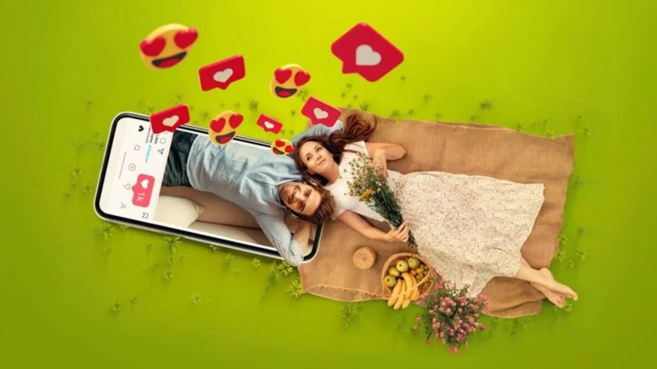 मुलीला इम्प्रेस करायचं? चॅटिंग करताना ‘या’ ट्रिक्स वापरा मुलीला इम्प्रेस करायचं? चॅटिंग करताना ‘या’ ट्रिक्स वापरा