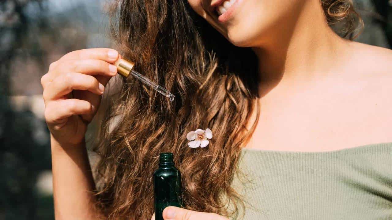 ही वनस्पती केसांसाठी आहे फारच चमत्कारी, कोंडा आणि केसगळीच्या समस्येवर रामबाण उपाय