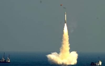 भारताने पाणबुडीतून डागले अण्वस्र क्षमतेचे बॅलेस्टीक मिसाईल, का केली गुप्त चाचणी पाहा