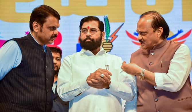 महाराष्ट्रात पुन्हा भूकंप? राजकारणात काहीही घडू शकतं, शिवसेनेच्या बड्या नेत्याकडून सूचक इशारा!