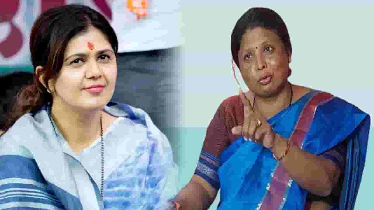 Sushma Andhare : 'पंकजा मुंडे 12 वर्ष वनवासात होत्या अन् बऱ्याच गोष्टी त्यांना इच्छेविरुद्ध...', सुषमा अंधारे यांचा टोला Sushma Andhare : 'पंकजा मुंडे 12 वर्ष वनवासात होत्या अन् बऱ्याच गोष्टी त्यांना इच्छेविरुद्ध...', सुषमा अंधारे यांचा टोला