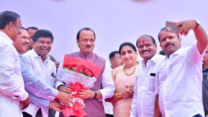 अजित पवारांना भेटण्यासाठी काटेवाडीत समर्थकांची गर्दी, पहिल्यांदाच दोन दिवाळी पाडवे अन्... अजित पवारांना भेटण्यासाठी काटेवाडीत समर्थकांची गर्दी, पहिल्यांदाच दोन दिवाळी पाडवे अन्...