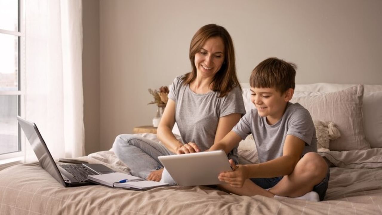 लहान वयातच मुलांना शिकवा 'या' गोष्टी, अन्यथा होईल पश्चाताप लहान वयातच मुलांना शिकवा 'या' गोष्टी, अन्यथा होईल पश्चाताप