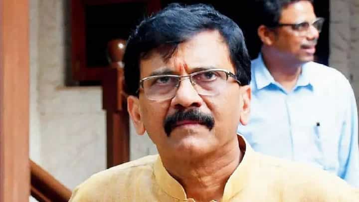 'तो माझाच माल, त्याला कोणाची काही...', राऊतांच्या घराच्या रेकीवरून शिवसेनेच्या बड्या नेत्याचा टोला 'तो माझाच माल, त्याला कोणाची काही...', राऊतांच्या घराच्या रेकीवरून शिवसेनेच्या बड्या नेत्याचा टोला