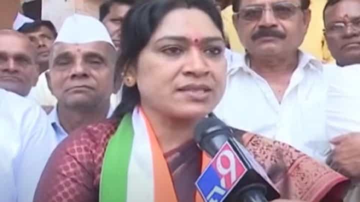 Saroj Ahire : 'माझ्या विरोधात षडयंत्र अन्...', अजित दादांच्या उमेदवार सरोज अहिरे यांच्या डोळ्यात पाणी Saroj Ahire : 'माझ्या विरोधात षडयंत्र अन्...', अजित दादांच्या उमेदवार सरोज अहिरे यांच्या डोळ्यात पाणी