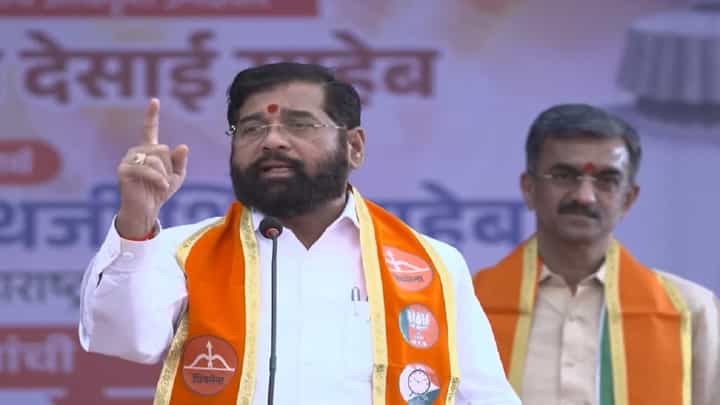 शिंदेंनी साताऱ्यात सांगितला गुवाहाटीचा किस्सा, 'उठाव केला तेव्हा शंभूराज देसाई दोन पाऊलं माझ्या पुढं अन्...' शिंदेंनी साताऱ्यात सांगितला गुवाहाटीचा किस्सा, 'उठाव केला तेव्हा शंभूराज देसाई दोन पाऊलं माझ्या पुढं अन्...'