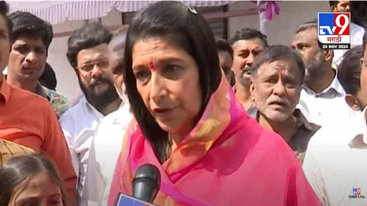 बारामतीत राडा, युगेंद्र पवारांची आई मतदानकेंद्रावर; अजितदादा गटाच्या कार्यकर्त्यांवर भडकल्या, कारण काय? बारामतीत राडा, युगेंद्र पवारांची आई मतदानकेंद्रावर; अजितदादा गटाच्या कार्यकर्त्यांवर भडकल्या, कारण काय?
