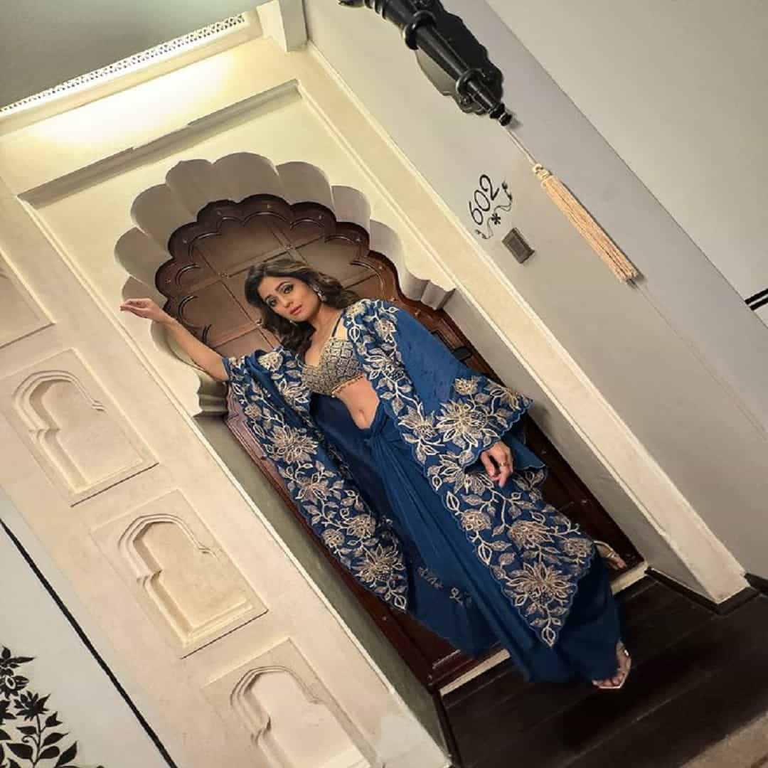 अभिनेत्री शिल्पा शेट्टी हिची बहीण शमिता शेट्टी बॉलिवूडमध्ये सक्रिय नसली तरी, कायम कोणत्या न कोणत्या कारणामुळे चर्चेत असते.