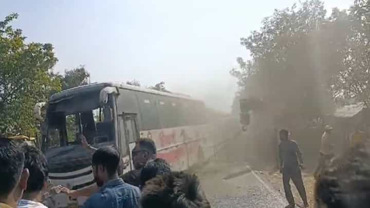 Gondia Shivshahi Accident : गोंदियात 'शिवशाही'चा भीषण अपघात, मृतांचा आकडा वाढण्याची भीती Gondia Shivshahi Accident : गोंदियात 'शिवशाही'चा भीषण अपघात, मृतांचा आकडा वाढण्याची भीती