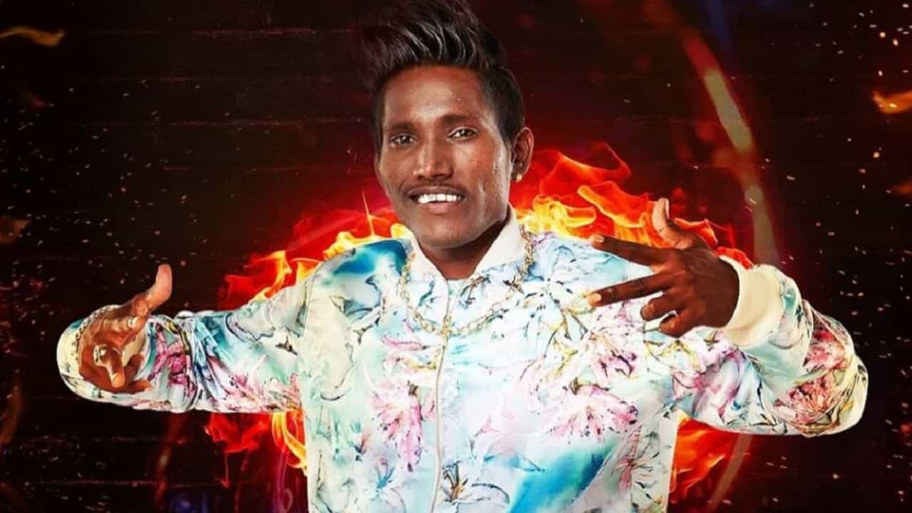 निर्मात्याकडून सूरज चव्हाणला महागडं गिफ्ट, त्याला वस्तूचं नाव उच्चारता देखील येईना, व्हिडीओ तुफान व्हायरल
