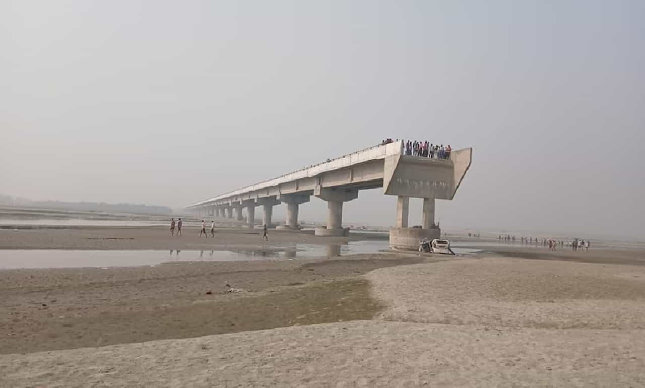 GPS च्या नादात कार पुढे गेली आणि पुलावरुन कोसळली, तीन जण ठार