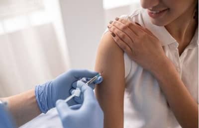 बाकी काही करा... पण मुलींना या चार व्हॅक्सिन दिल्याच पाहिजे, कोणत्या आहेत? नावं पटापट नोट करा