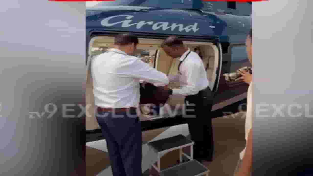 उद्धव ठाकरे अन् मिलिंद नार्वेकरांच्या बॅगांची हेलिपॅडवर तपासणी, ठाकरेंचा संताप केला थेट सवाल उद्धव ठाकरे अन् मिलिंद नार्वेकरांच्या बॅगांची हेलिपॅडवर तपासणी, ठाकरेंचा संताप केला थेट सवाल