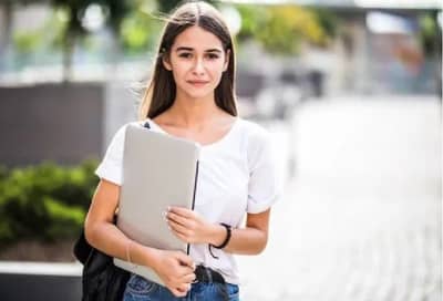 बारावी नंतर चुकूनही या श्रेत्रात शोधू नका करिअरच्या संधी