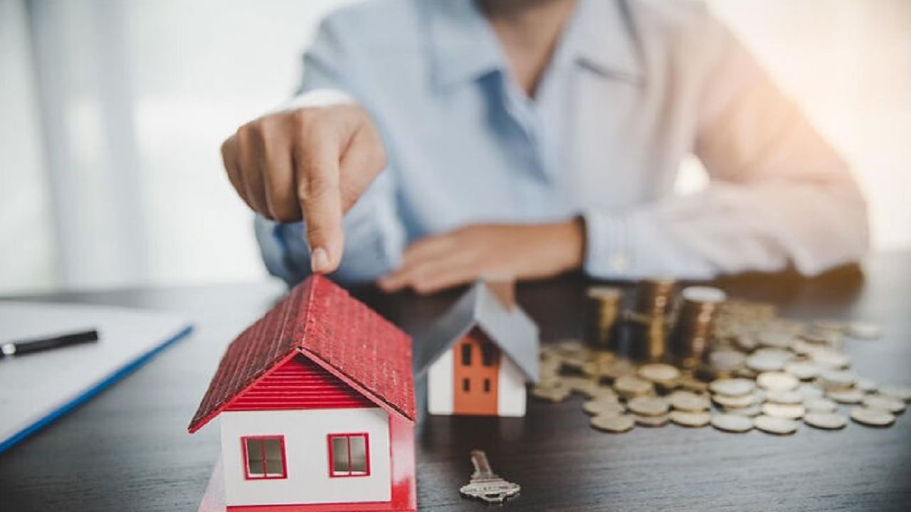 गृहकर्ज घेणाऱ्यांना नववर्षात EMI मध्ये दिलासा मिळणार? वाचा गृहकर्ज घेणाऱ्यांना नववर्षात EMI मध्ये दिलासा मिळणार? वाचा