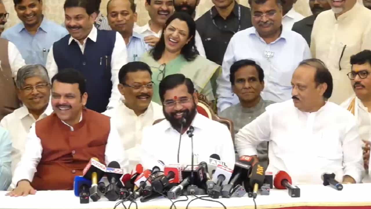 '... मी तर शपथ घेणार, थांबणार नाही', अजित दादांच्या वक्तव्यानंतर सगळेच खळखळून हसले